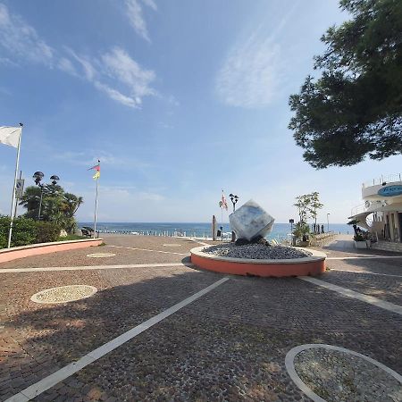 Appartamento In Centro A 30M Dal Mare Spotorno Buitenkant foto